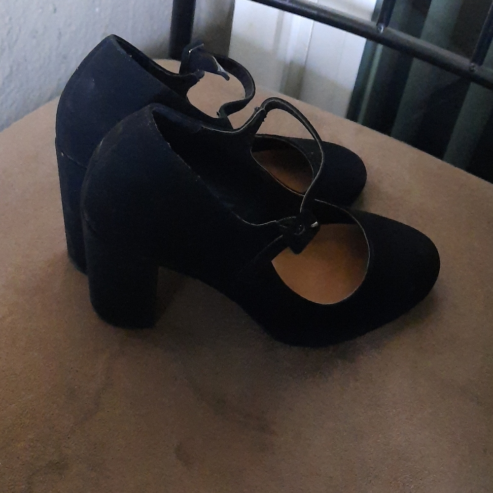 Shoes - Picture 2 of 4